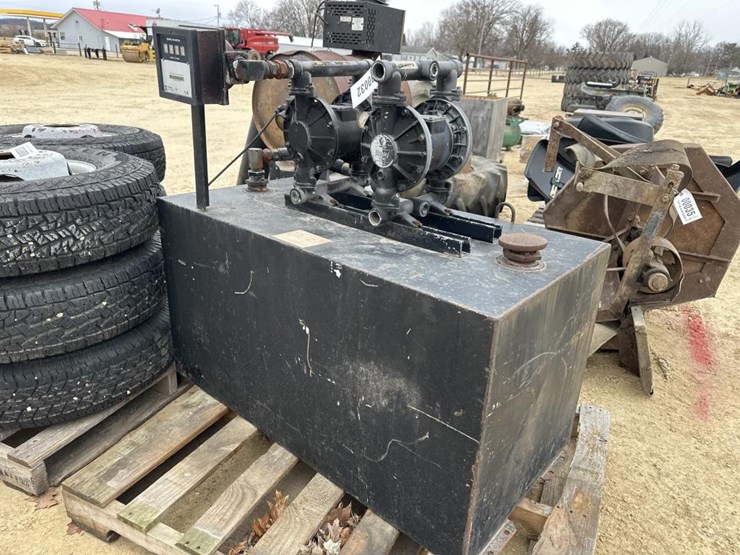 #32-•-100-gallon-steel-tank-with-pump-and-meter-image-3