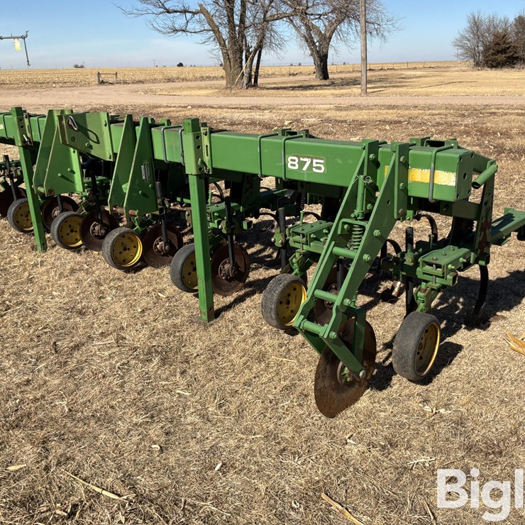 JOHN DEERE 875