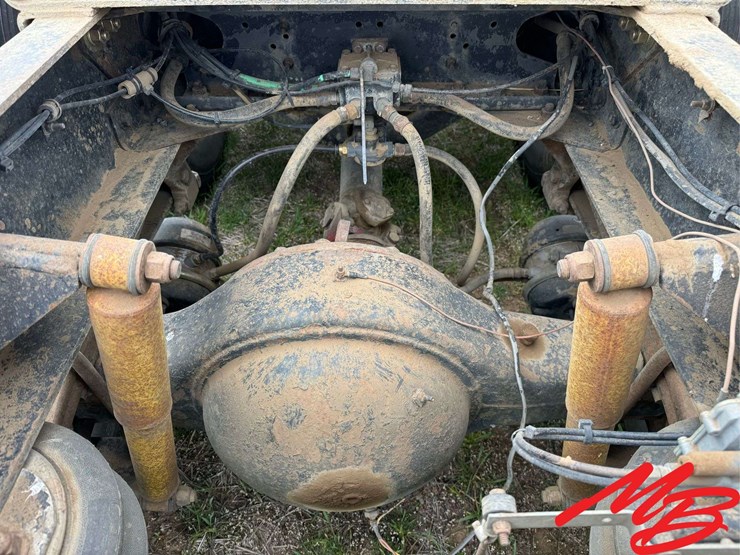 1990-freightliner-fld120-image-13