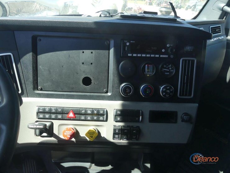 2023-freightliner-cascadia-116-image-17