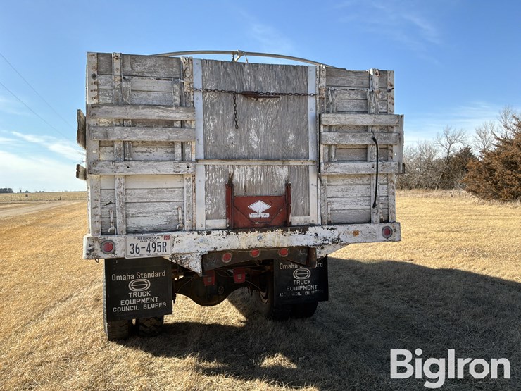 1979-ford-700-image-6