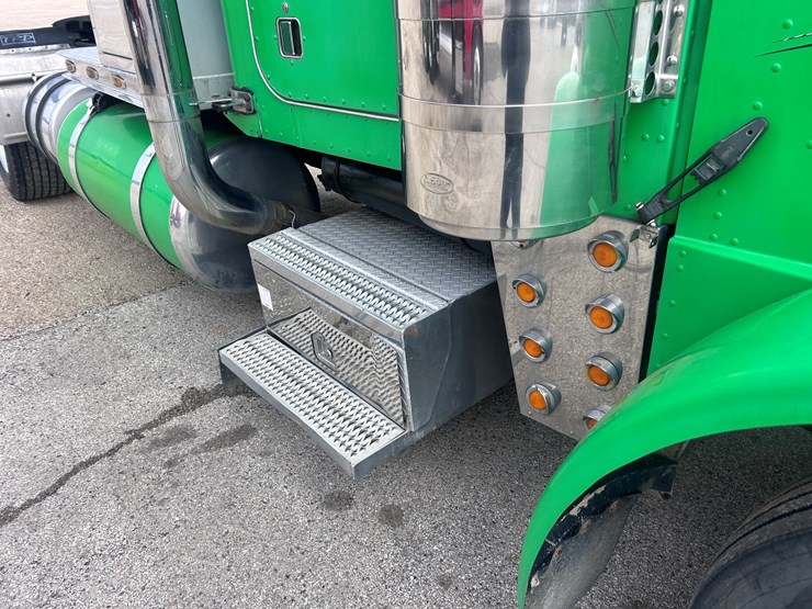 1999-peterbilt-379-image-22