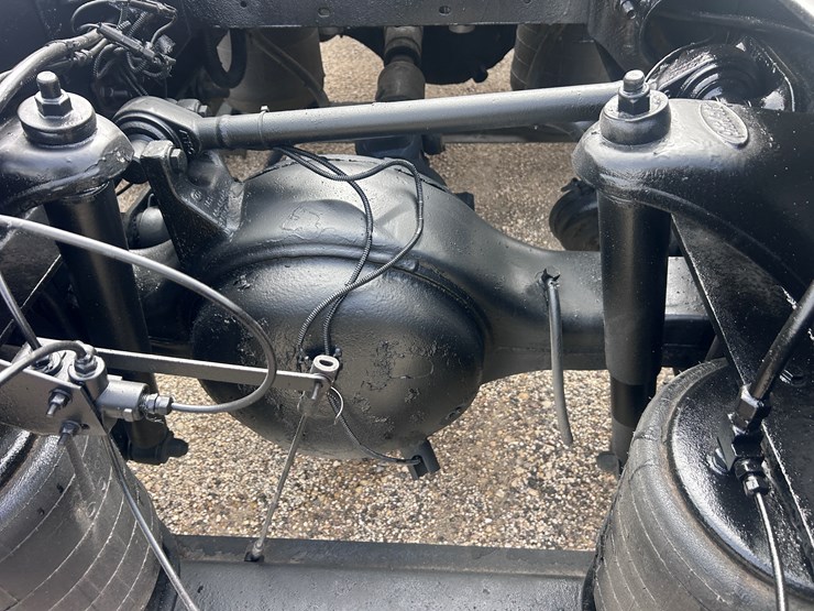 2000-peterbilt-379-image-35