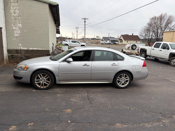 #1021-•-2014-chevy-impala-ltz-limited-(eau-claire,-wi)-(has-wi-title)-image-8