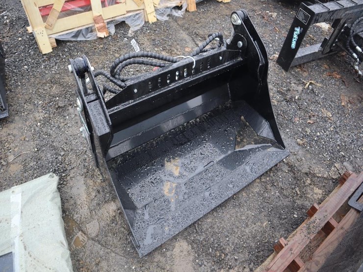future-mini-skid-steer-4-in-1-bucket-image-2