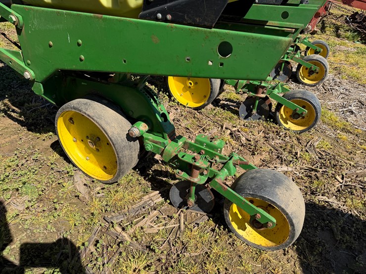 john-deere-7300-image-34