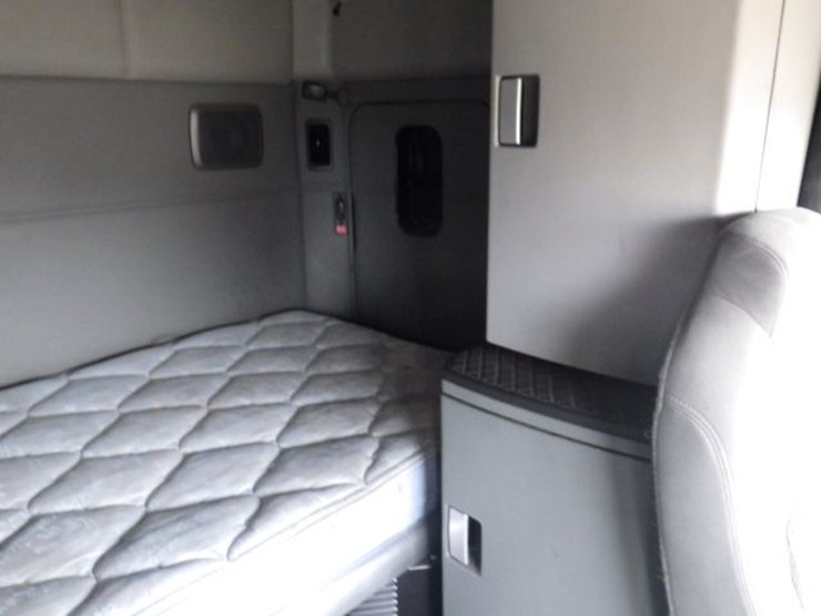 2022-kenworth-t680-image-6