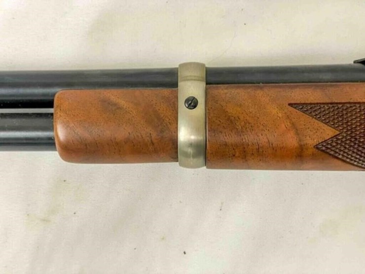 john-wayne-commemorative-winchester-rifle-image-16