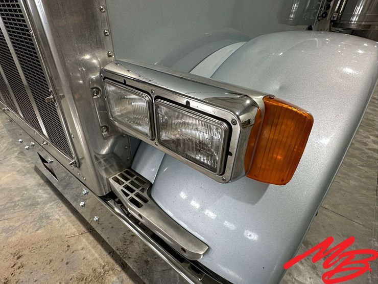 2007-peterbilt-379-image-39