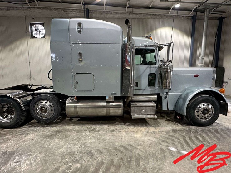 2007-peterbilt-379-image-32