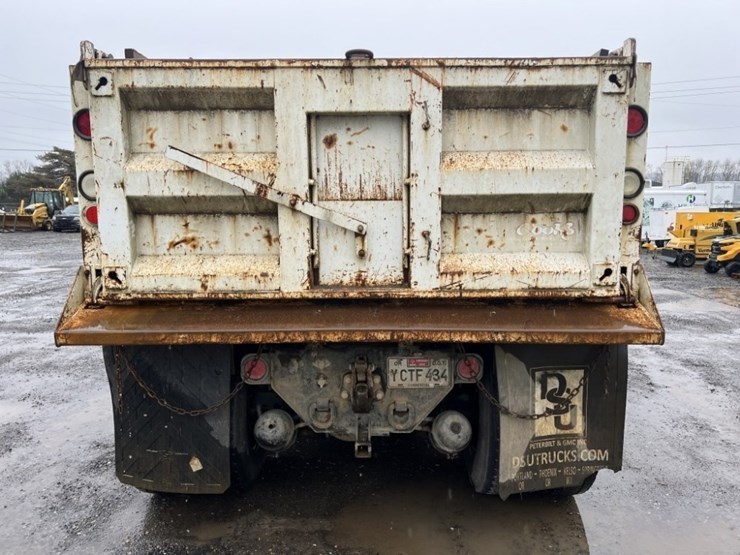 2004-peterbilt-330-image-5