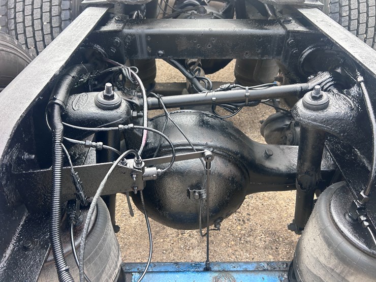 1999-peterbilt-379-image-35