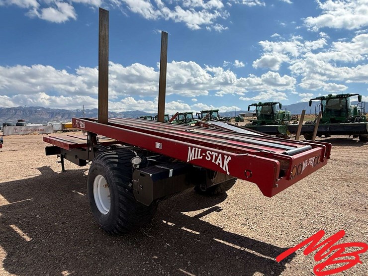 mil-stak-pt/2016-large-bale-stacker-image-4