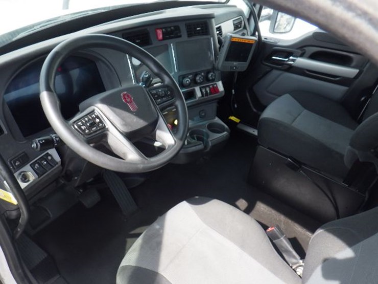 2024-kenworth-t680-image-17