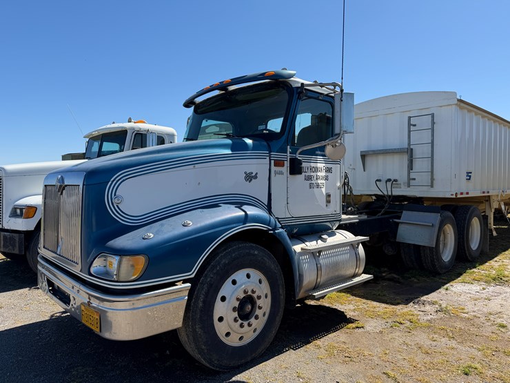 #42452-•-2007-international-l9427-daycab-truck-tractor-vin:-2hscnapr37c468369-image-1