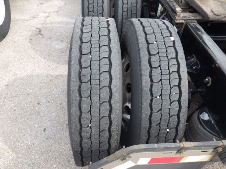 2022-kenworth-t680-image-13