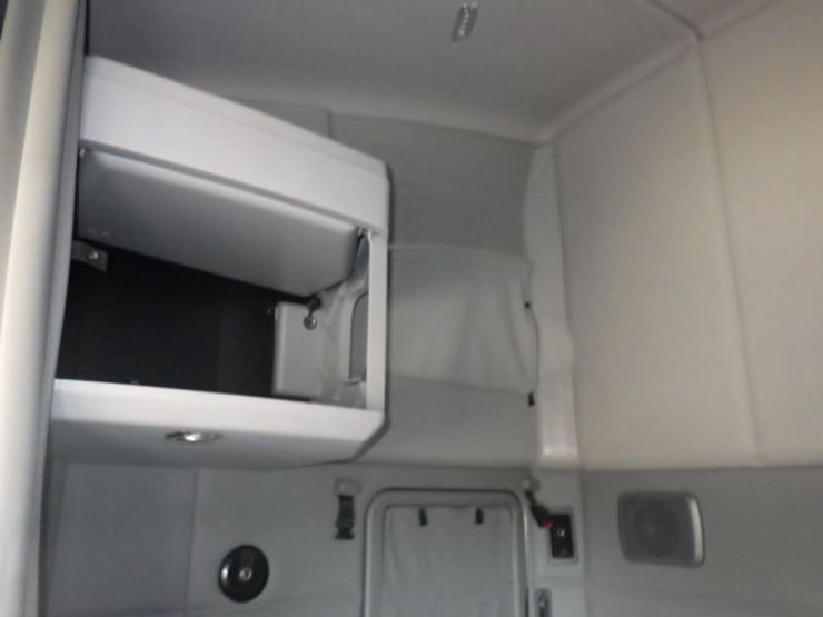 2022-kenworth-t680-image-23