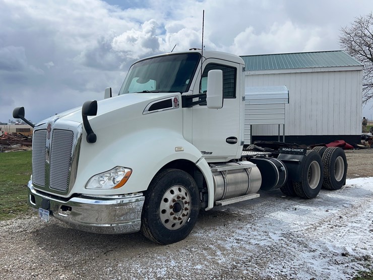 2017-kenworth-t680-image-1