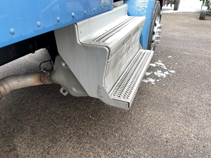 2019-peterbilt-579-image-28