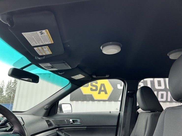 2016-ford-explorer-image-21