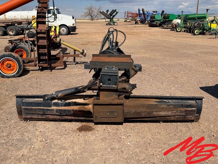 9'-buhler-farm-king-tractor-blade-image-7