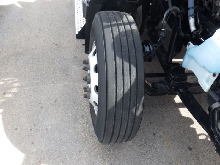 2024-kenworth-t680-image-24