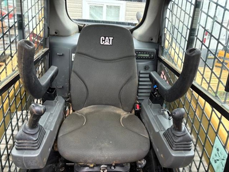 2021-caterpillar-259d3-image-17