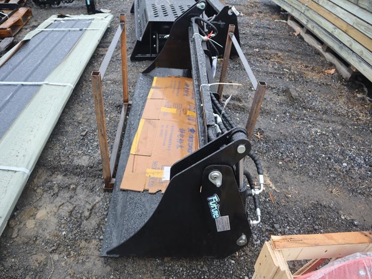 future-skid-steer-4-in-1-bucket-image-3