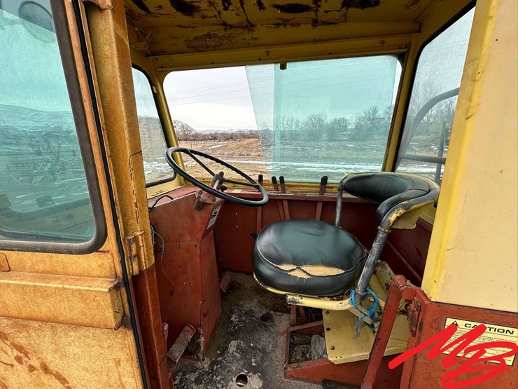 new-holland-1048-image-23