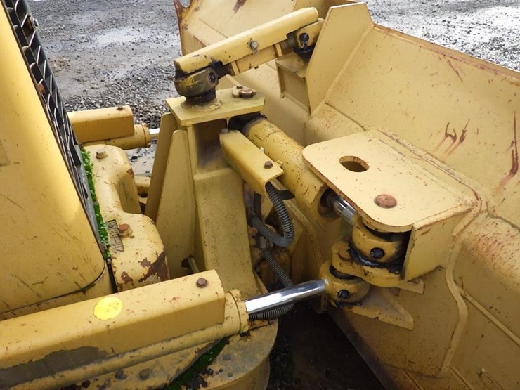 2004-caterpillar-d4g-xl-image-17