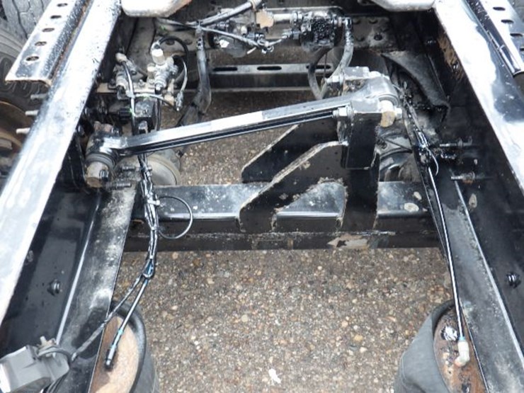 2018-volvo-vnl300-image-10