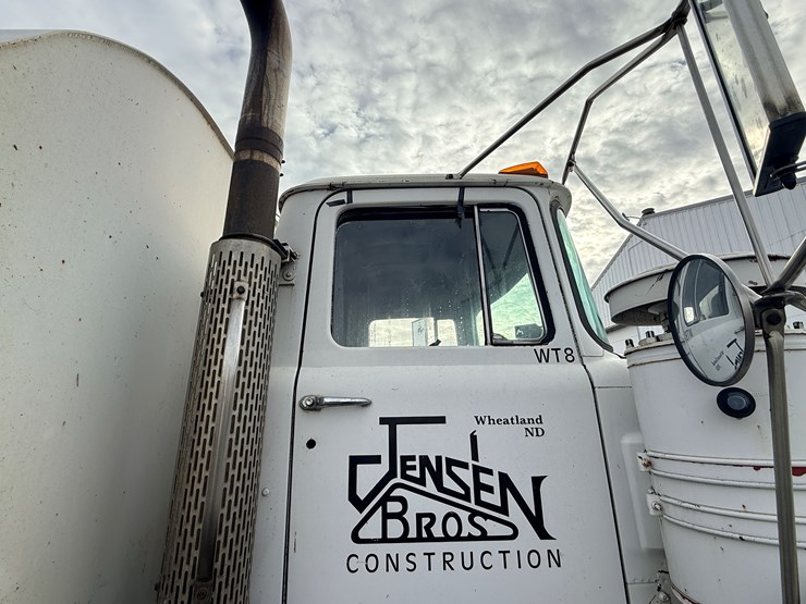 1988-mack-dm690s-image-36