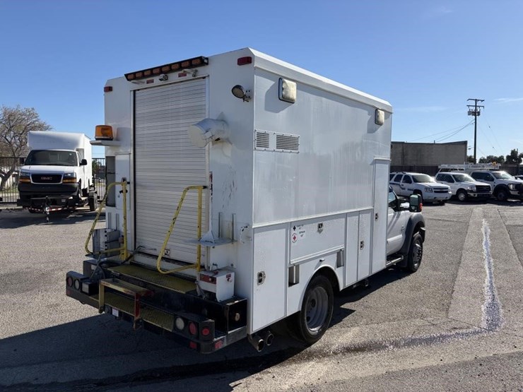 2012-ford-f550-xlt-image-3