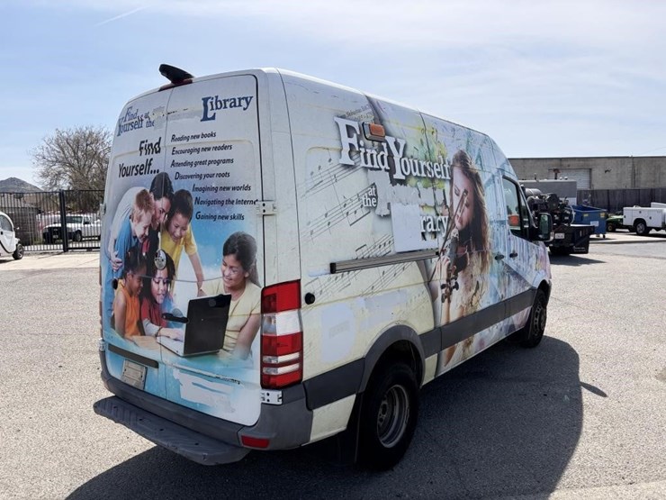 2011-utility-van-image-3