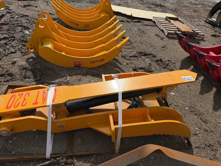 caterpillar-320-image-6