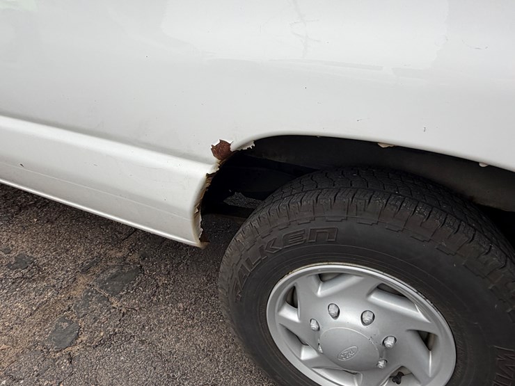 #1020-•-2014-ford-econoline-service-van-(eau-claire,-wi)-(has-wi-title)-image-32