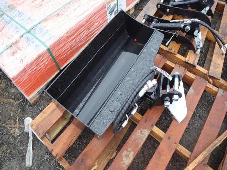 tpm-32"-hydraulic-tilt-bucket-image-1