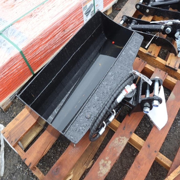 TPM 32" Hydraulic Tilt Bucket