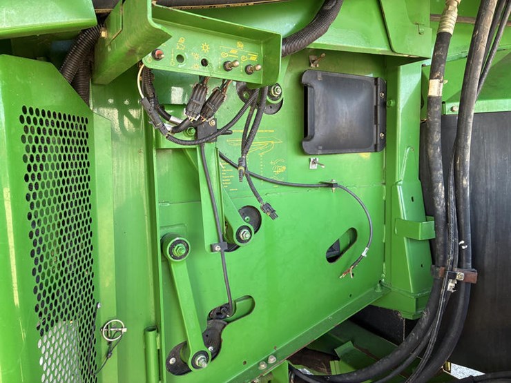 2005-john-deere-9660-sts-image-26