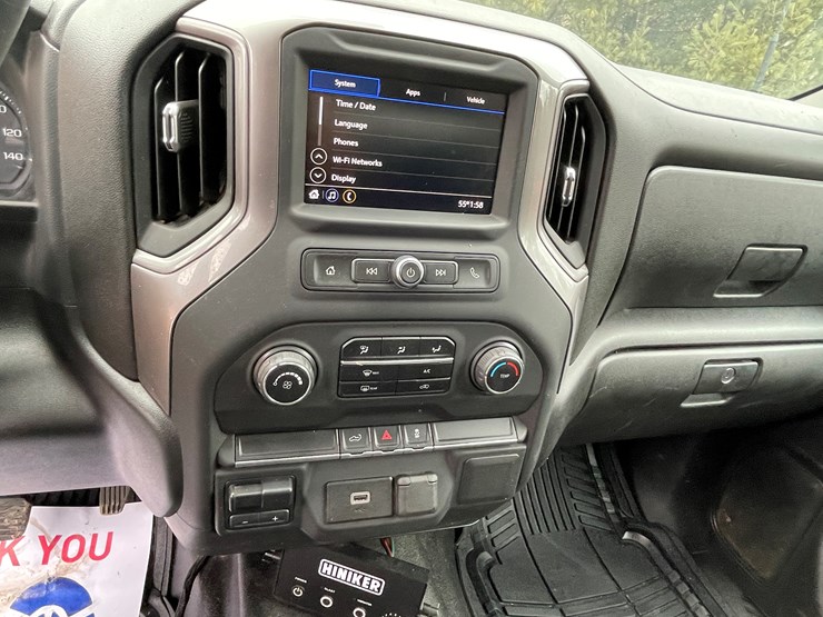 2020-chevrolet-2500hd-image-33