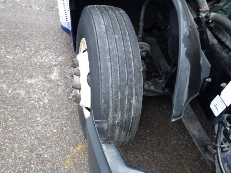 2018-volvo-vnl300-image-25