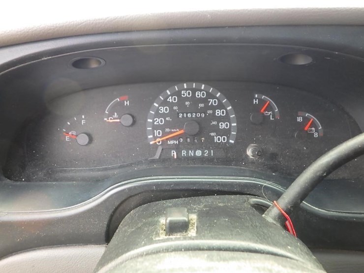 2002-ford-cargo-image-27