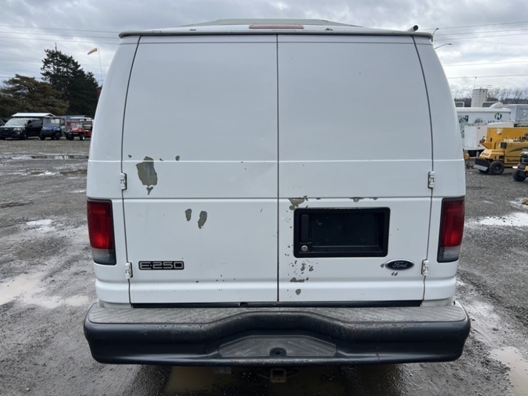 2004-ford-e250-image-5