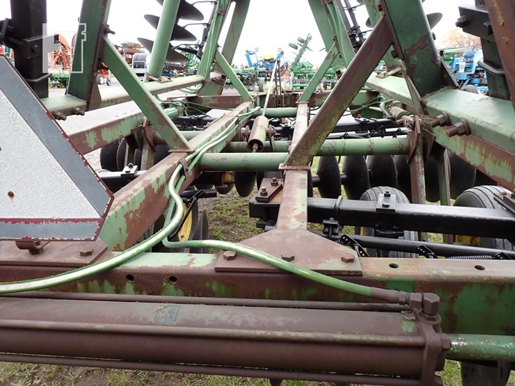 john-deere-230-image-9