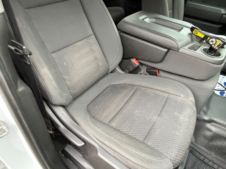 2020-chevrolet-2500hd-image-43