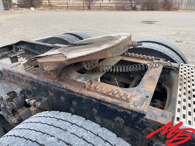 2004-peterbilt-379-image-36