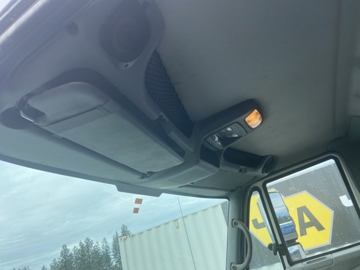 2005-international-durastar-4200-image-21