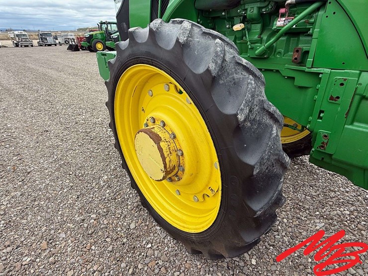 2012-john-deere-8285r-image-18