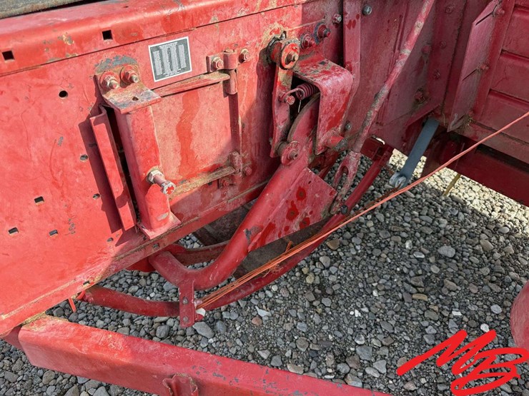 new-holland-426-image-10