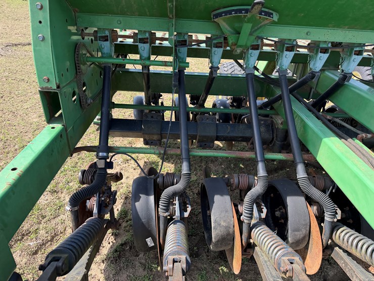 john-deere-1560-image-32